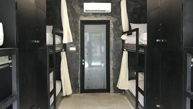 Sebuah hostel di kawasan Canggu, Bali, mendapat predikat terbaik se-Indonesia pada tahun ini berdasarkan ulasan pembaca sebuah situs akomodasi. 
