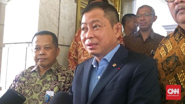 Menteri ESDM Ignasius Jonan mengancam tidak akan melayani pelaku usaha sektor ESDM yang tidak melaporkan SPT pajak.
