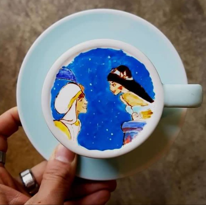 Ini jadinya kalau tokoh disney, Aladdin dan Jasmine bertemu dalam secangkir kopi. (Foto: Instagram/leekangbin91)