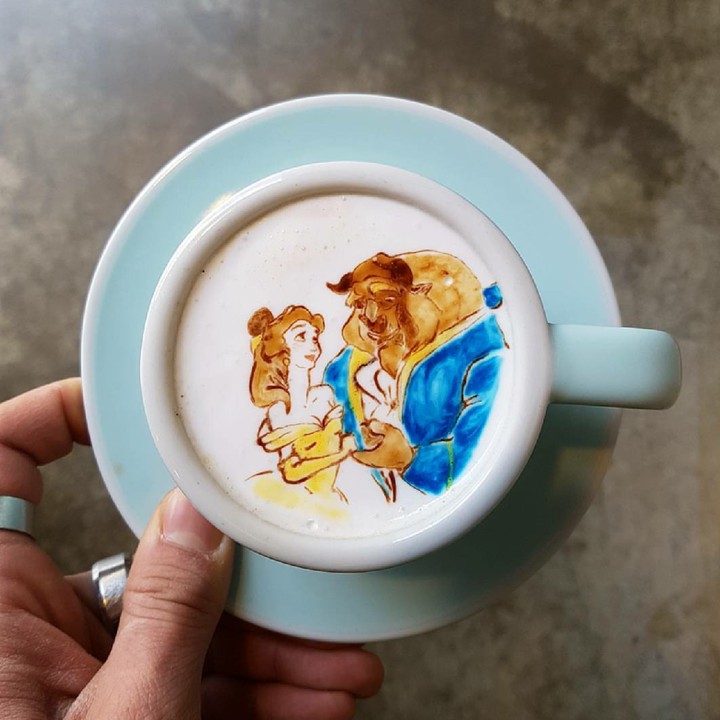 Beauty and The Beast pun jadi terlihat nyata di tangan barista ini. (Foto: Instagram/leekangbin91)