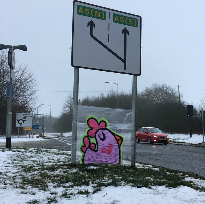 <p>Ayam ini adalah salah satu karya seniman grafiti yang biasa dipanggil Binty Bint. (Foto: Instagram/bintybint)</p>