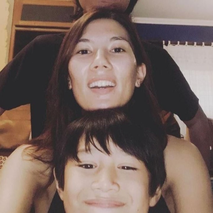 <p>Foto lain yang menunjukkan kebersamaan Eross bersama keluarga kecilnya. (Foto: Instagram @sarahcandra)</p>