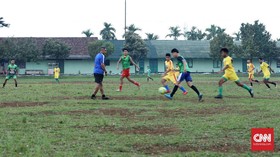 Derita Nasib Pelatih Sekolah Bola di Tengah Wabah Corona