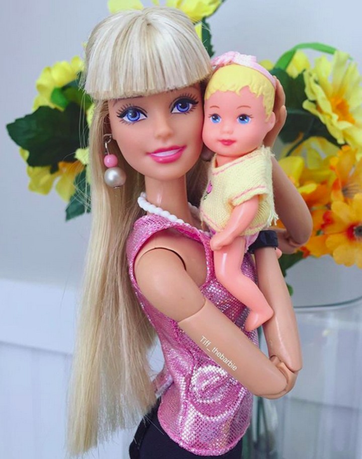 Beginilah Kalau Barbie Jadi 'Ibu-ibu Jaman Now' Beginilah Kalau Barbie Jadi 'Ibu-ibu Jaman Now'