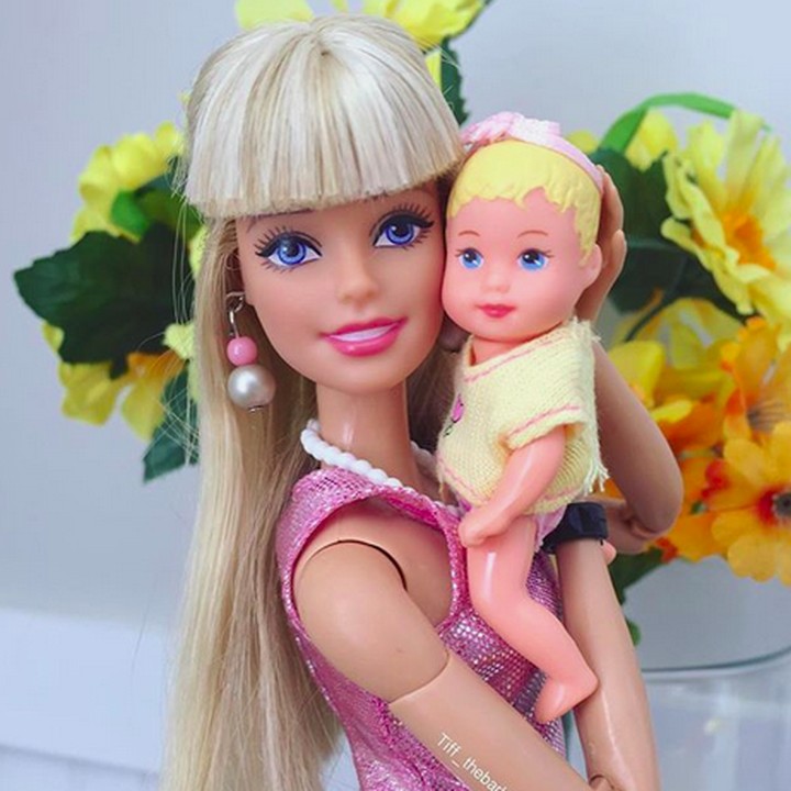 <p>Sekali-sekali bunda boleh dong foto sama si kecil. (Foto: Instagram/ @tiff_thebarbie)  </p>