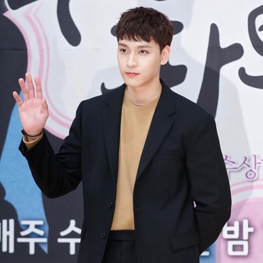 Aktor Choi Tae Joon Selesai Wajib Militer Hari Ini