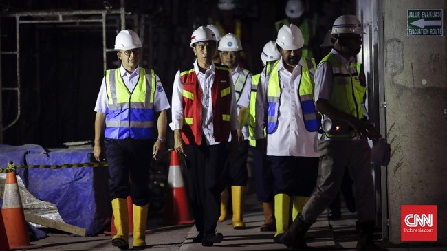 Aktivis lingkungan dijemput paksa setelah mengkritik Jokowi terkait investasi. Begitu pula dengan suara kritis terkait Papua yang tersandera kasusnya.