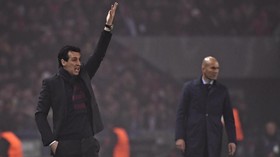 Wenger Pernah Dukung Emery Bertahan di PSG
