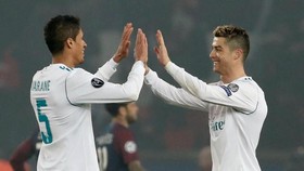 Tak Dikontak Langsung Mou, Varane Mengaku Dilirik Man United