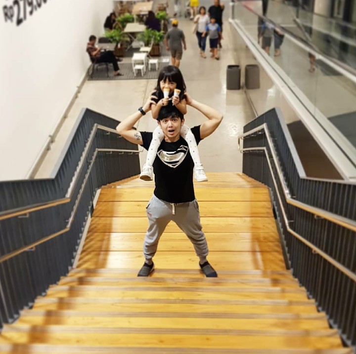  Ini dia Nicky Tirta bersama sang buah hati, Naara Ellyna Tirta. (Foto: Instagram/nickytirta)