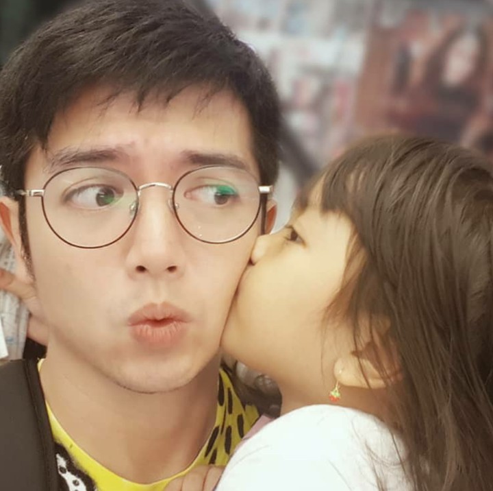 Wah Naara sayang banget sama si ayah. (Foto: Instagram/nickytirta)