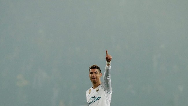 Gianluigi Buffon menyebut Cristiano Ronaldo tak lagi banyak memamerkan kemampuan individu karena CR7 ingin lebih efisien dalam menggunakan energinya.