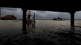 FOTO: Ancaman Hilangnya Garis Pantai di Indonesia