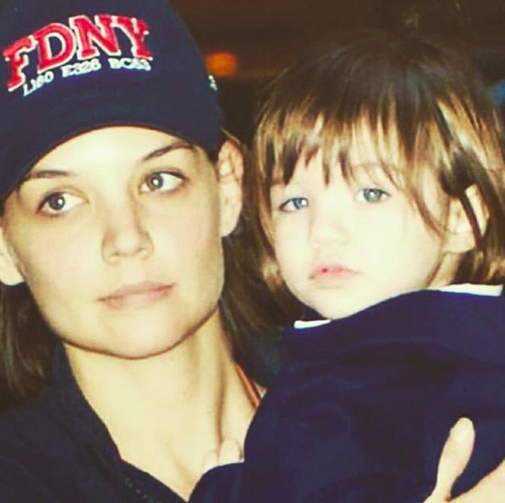 <p>Throwback saat Suri masih kecil. Nggemesin banget ya Suri. (Foto: Instagram/ @katieholmes212)</p>