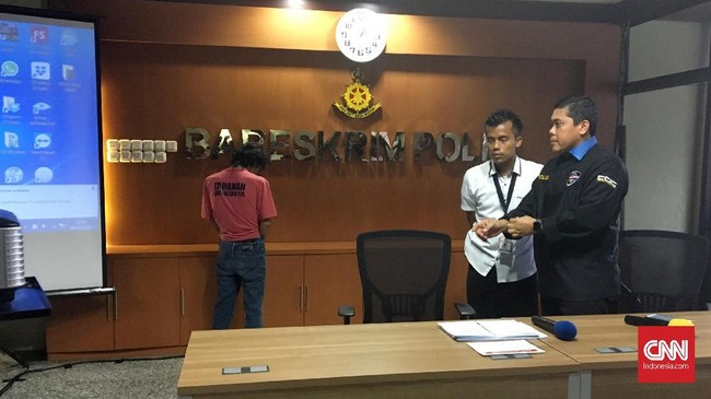 Dittipidsiber Bareskrim Polri menangkap seorang warga negara Nigeria terkait aksi penipuan dengan meretas surat elektronik. Komplotan ini meraup uang miliaran.