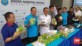 BNN Ungkap Penyelundupan Sabu 2,5 Kg dalam Sepatu