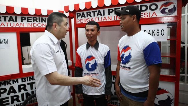 Politik Gerobak dan Asap Nyamuk ala Perindo Perindo jadi pertaruhan karier politik Hary Tanoe setelah berpaling dari NasDem dan Hanura. Bermodal jaringan dan media, Perindo sudah jauh hari turba ke daerah