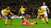 FOTO: 'Tembok' Juventus Kalahkan Tottenham Juventus mengalahkan Tottenham Hotspur 2-1 pada leg kedua babak 16 besar Liga Champions meski jarang menyerang dan menampilkan permainan bertahan.