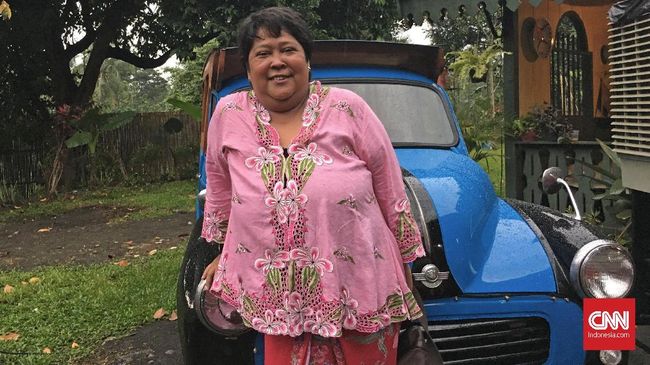 Masih ingat adegan Atun kejepit tanjidor dalam serial 'Si Doel Anak Sekolahan'? Suti Karno sang pemeran Atun mengisahkan cerita di balik adegan itu.