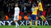 FOTO: 'Tembok' Juventus Kalahkan Tottenham Juventus mengalahkan Tottenham Hotspur 2-1 pada leg kedua babak 16 besar Liga Champions meski jarang menyerang dan menampilkan permainan bertahan.
