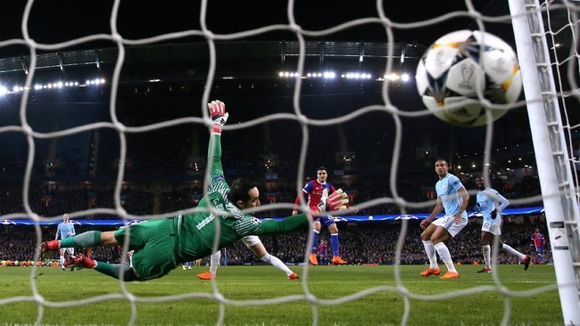 Manajer Josep Guardiola menilai kekalahan 1-2 Manchester City dari FC Basel karena timnya lupa menyerang di babak kedua.