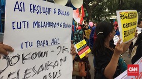 Massa Parade Juang Perempuan Serukan Jokowi-JK Antirakyat