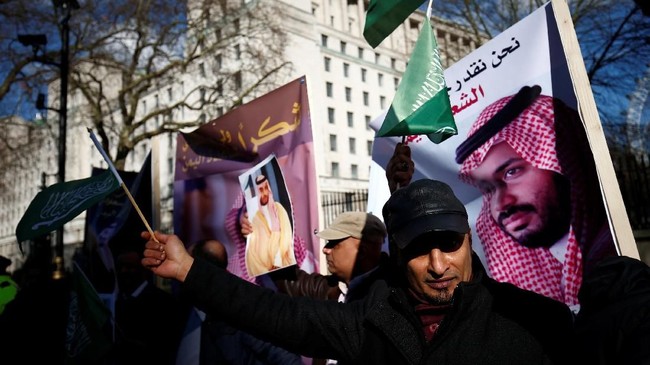 Putra Mahkota Arab Saudi Pangeran Mohammed bin Salman disambut aksi demonstrasi dalam lawatannya ke Inggris.