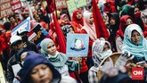 FOTO: Ragam Suara di Hari Perempuan Internasional Para perempuan dari berbagai elemen berunjuk rasa di depan Istana Merdeka, Jakarta, Kamis (8/3) memperingati Hari Perempuan Internasional.