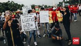 FOTO: Ragam Suara di Hari Perempuan Internasional Para perempuan dari berbagai elemen berunjuk rasa di depan Istana Merdeka, Jakarta, Kamis (8/3) memperingati Hari Perempuan Internasional.