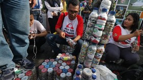 Mereka yang Berupaya Mengurangi Sampah Plastik