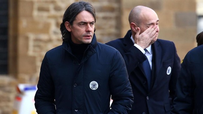 Filippo Inzaghi dipecat Bologna setelah dianggap tidak mampu mengangkat performa tim tersebut. Posisinya digantikan Sinisa Mihajlovic.