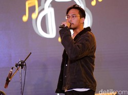 Lirik Lagu Sekarang - Adrian Khalif