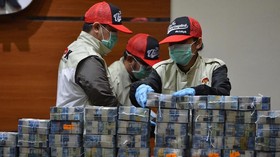 Geledah Rumah Bupati Bengkalis, KPK Temukan Duit Rp1,9 Miliar
