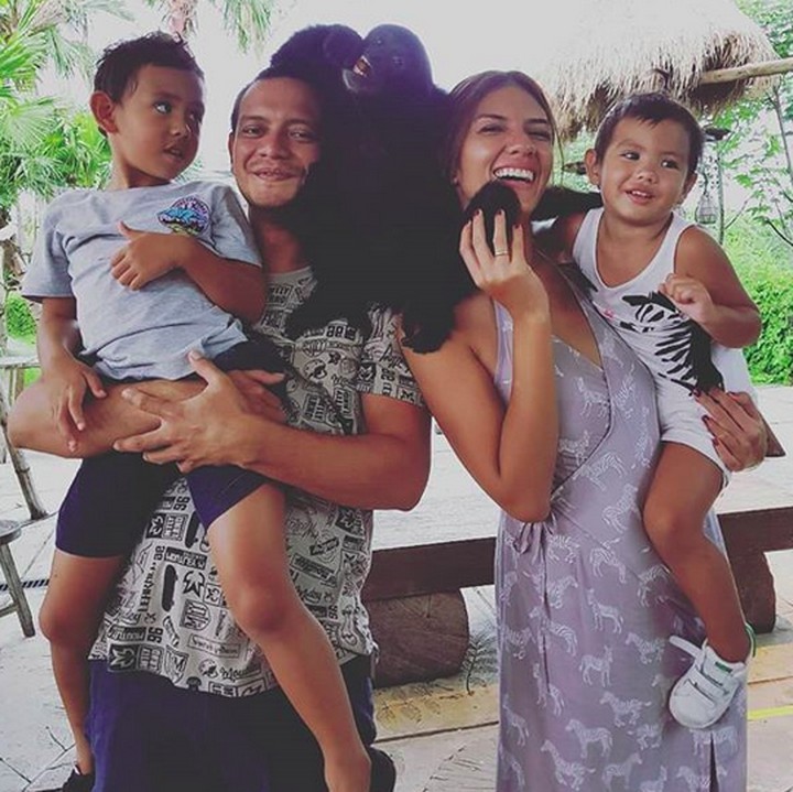 <p>Biar Kak Gilian agak takut, yang penting tetap foto keluarga! (Foto: Instagram/ @nadila_ernesta)  </p>