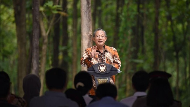 Kementerian Koordinator Perekonomian memastikan empat Kawasan Ekonomi Khusus (KEK) siap beroperasi pada 2018, setelah mengalami masalah pembebasan lahan.