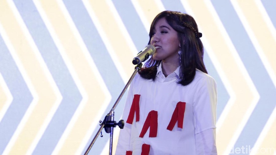 ify Alyssa saat tampil di d'HOT Music Day 2018.