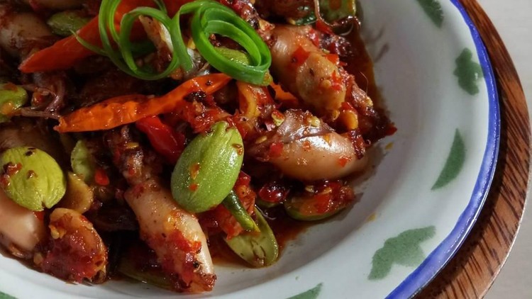 Resep Tumis Cumi Asin Ala DEBM, Pedas Gurih & Bikin Kurus Untuk menu makan siang yang bikin kurus, coba deh bikin resep tumis cumi asin ala DEBM ini.