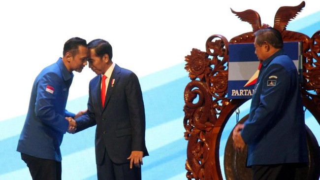 Ketakutan jelang Kongres dan berharap ada kursi menteri untuk AHY membuat Demokrat dinilai setengah hati mengkritik Jokowi-Ma'ruf Amin
