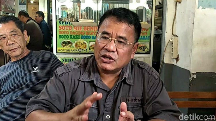 Hotman Paris menceritakan latar belakang keluarganya di kampung halaman. Ternyata sang ayah adalah pengusaha bus di Laguboti. Simak cerita lengkapnya!
