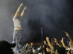 Lirik dan Chord Lagu Pandangan Pertama dari Slank feat. Nirina Zubir
