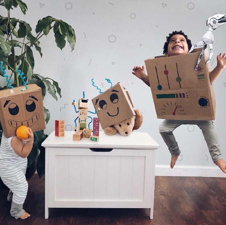 <p>Kreatif banget! Kalau Bunda, biasanya ngapain nih saat si kecil sudah pada tidur di malam hari? (Foto: Instagram @the_life_of_aivax)</p>