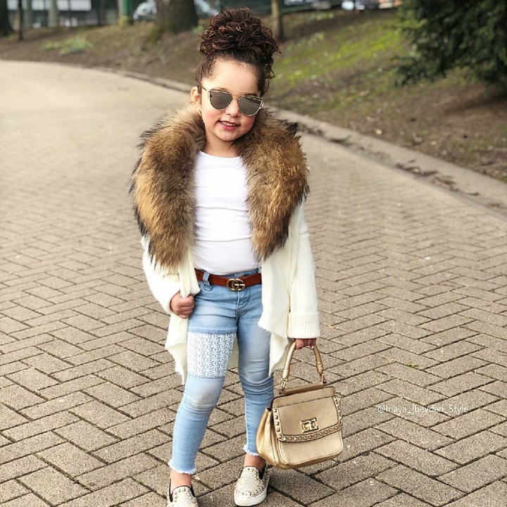 <p>Gadis cilik yang pintar bergaya ini namanya Inaya. (Foto: Instagram @inaya_jheyden_style)</p>