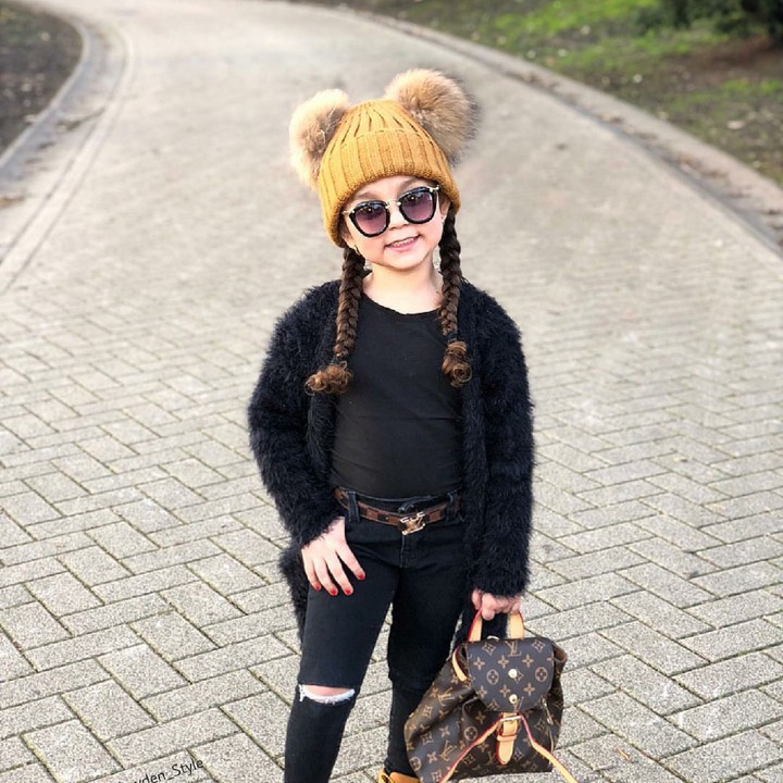 <p>Tuh lihat gayanya trendi banget kan, Bun. (Foto: Instagram @inaya_jheyden_style)</p>