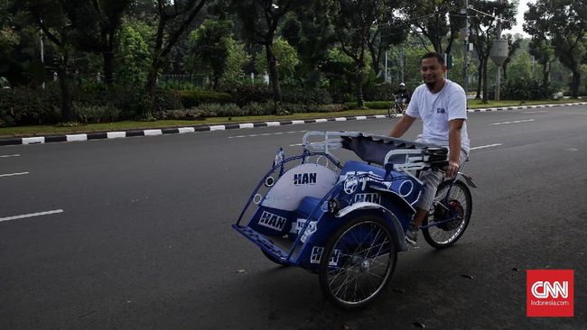 Gubernur DKI Jakarta Anies Baswedan menyebut transportasi ramah lingkungan, seperti becak, tengah menjadi tren di seluruh dunia.