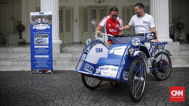 Gubernur DKI Jakarta Anies Baswedan menyebut hanya di Jakarta yang melarang profesi sebagai pengayuh becak.