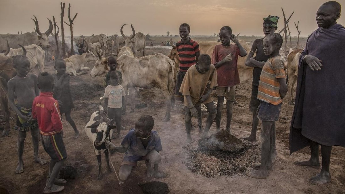 FOTO: Ikatan Suku Sudan Selatan dan Ternak Kala Kekeringan