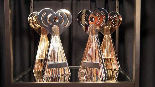 Acara iHeartRadio Music Awards 2018 rampung digelar. Duo sahabat Taylor Swift dan Ed Sheeran membawa pulang piala iHeartRadio, Minggu (11/3) malam waktu LA.
