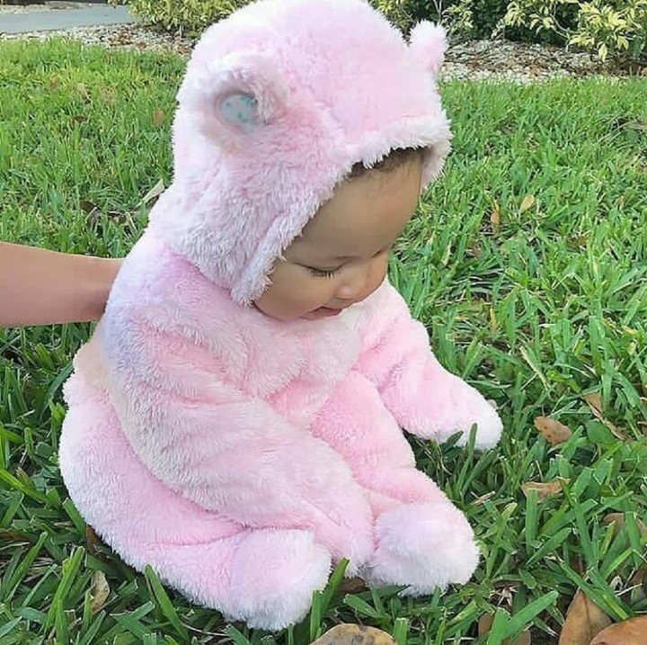 <p>Beruang pink lagi main di rumput. Nah, mana nih yang paling jadi favorit Bunda? (Foto: Instagram/via honey.kids)</p>