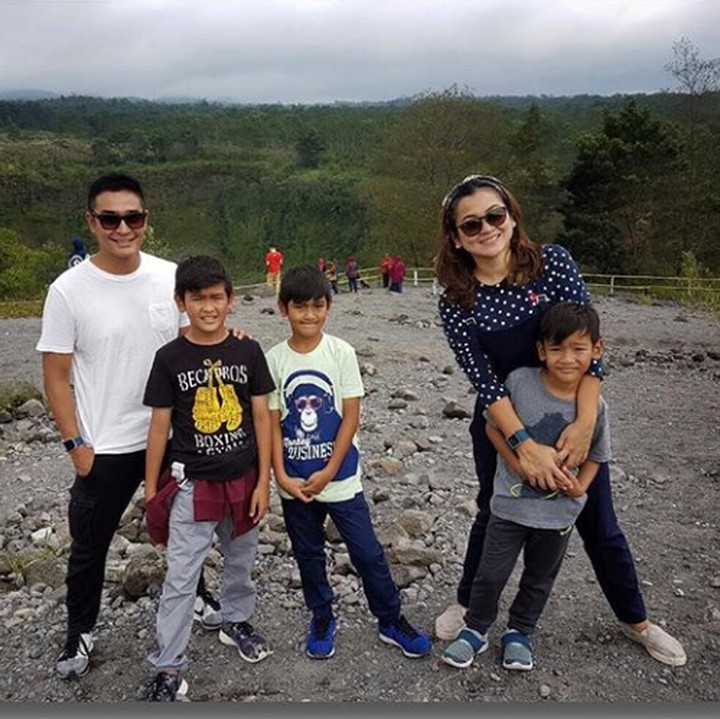 <p>Ini saat keluarga Fahrezi jalan-jalan ke Gunung Merapi. (Foto: Instagram @fahrezirgi)</p>