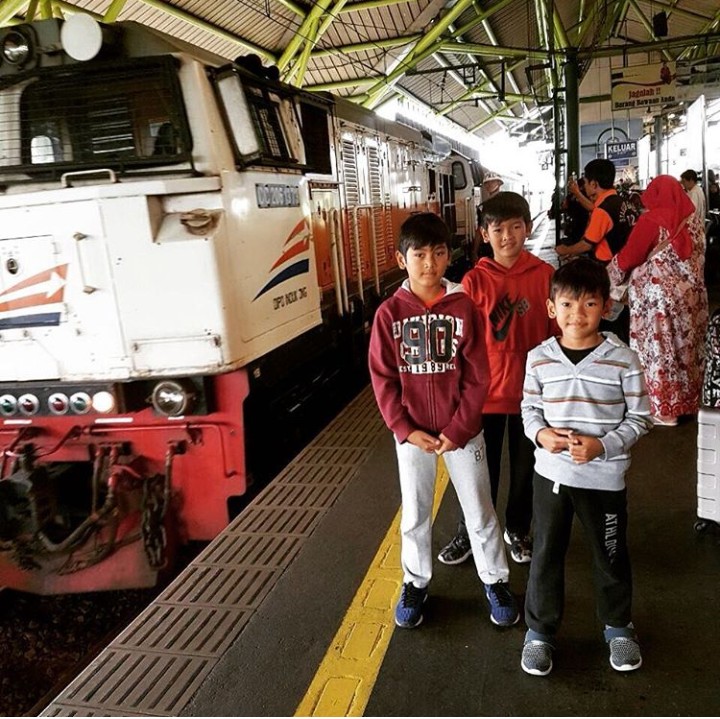 <p>Senangnya naik kereta api ke Yogyakarta. (Foto: Instagram @fennyfahrezi)</p>
